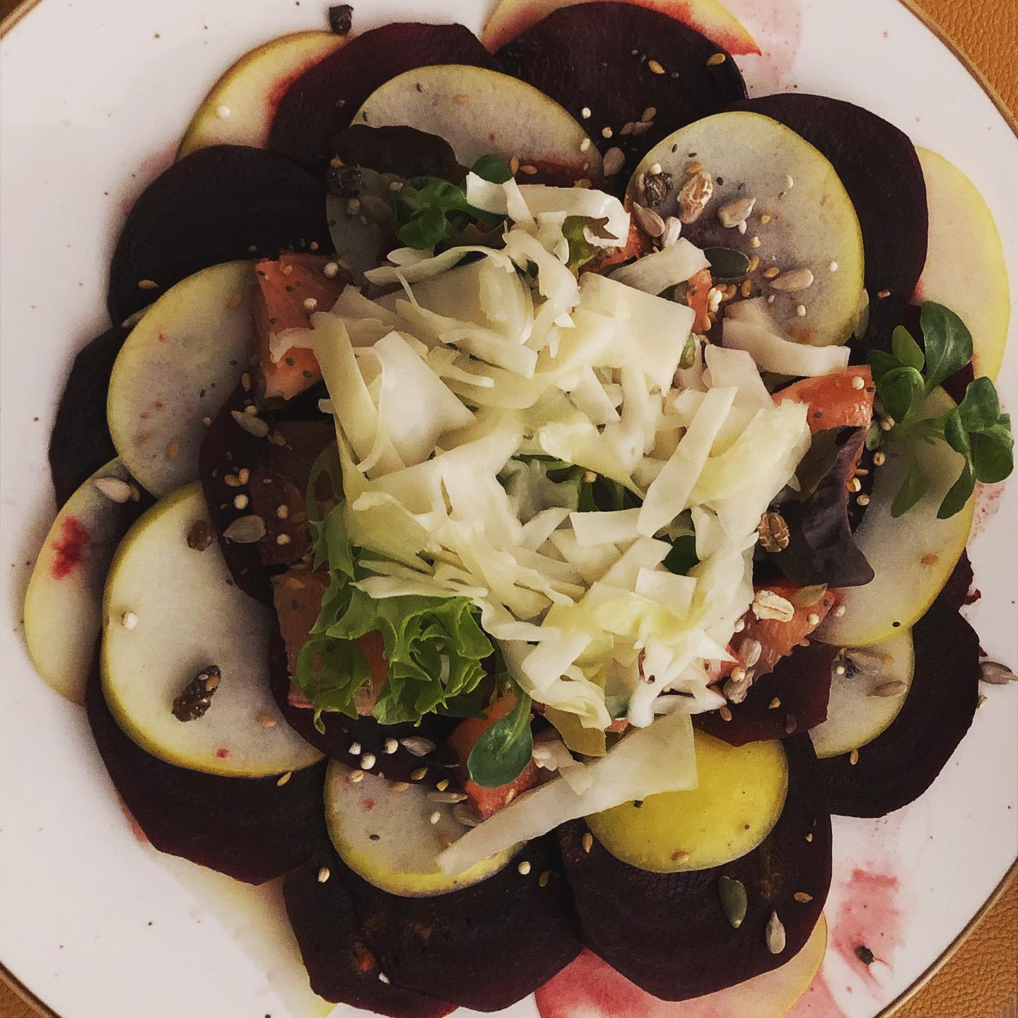 CARPACCIO DE BETTERAVE ROUGE ET POMME – Mathilde Hanuise | Just Do&Eat